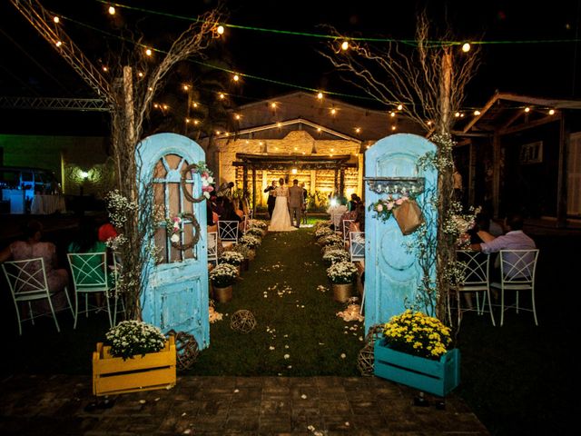 O casamento de Odirlei e Daniele em Caraguatatuba, São Paulo Estado 10