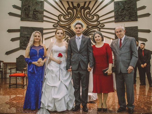 O casamento de Max e Monique  em Porto Alegre, Rio Grande do Sul 6