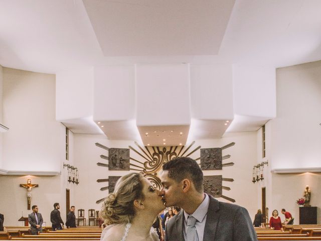 O casamento de Max e Monique  em Porto Alegre, Rio Grande do Sul 8