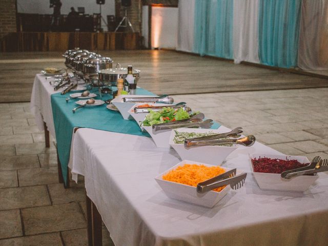 O casamento de Max e Monique  em Porto Alegre, Rio Grande do Sul 20