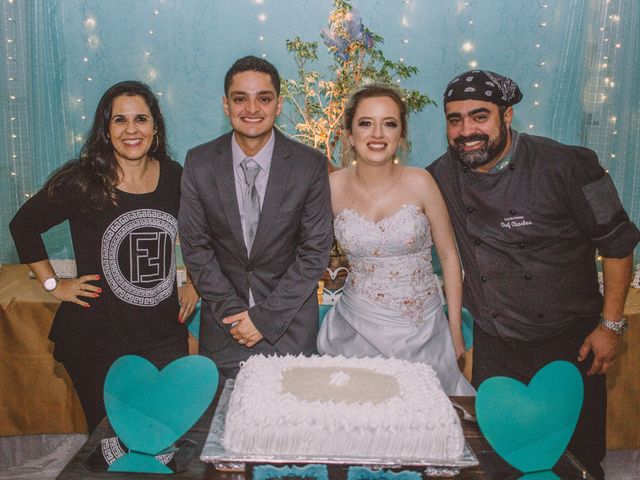 O casamento de Max e Monique  em Porto Alegre, Rio Grande do Sul 22