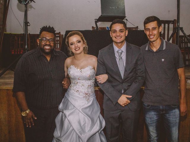 O casamento de Max e Monique  em Porto Alegre, Rio Grande do Sul 25