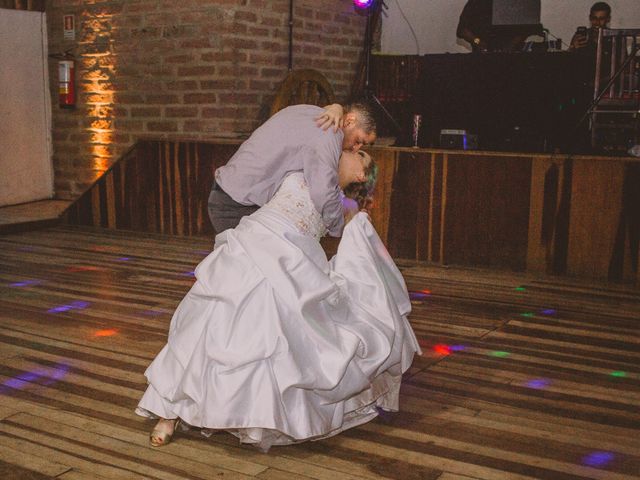 O casamento de Max e Monique  em Porto Alegre, Rio Grande do Sul 41