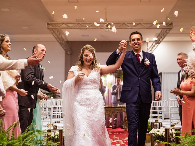 O casamento de Gustavo e Roberta em Joinville, Santa Catarina 33