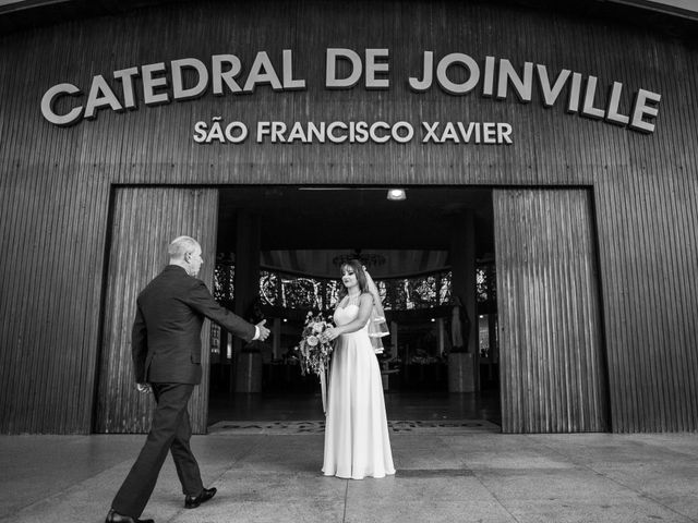 O casamento de Marcos e Graziella em Joinville, Santa Catarina 17