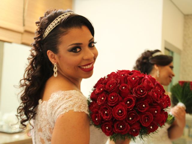 O casamento de Thiago Hubner e Vanessa Elisiário  em Itabira, Minas Gerais 20