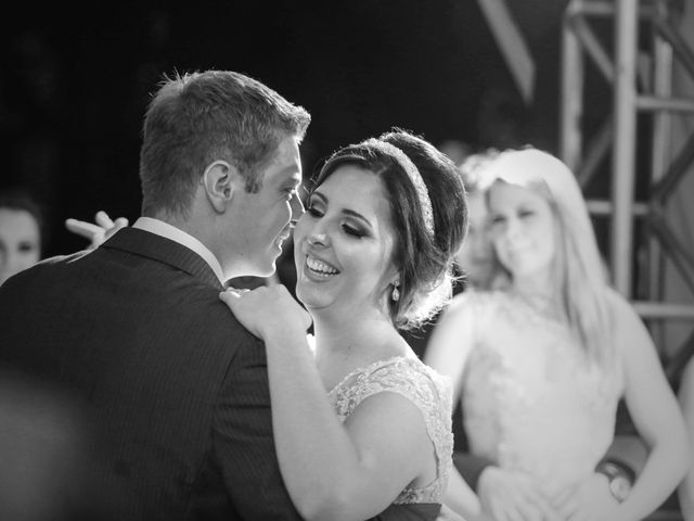 O casamento de Thiago e Geraldine em Ponta Grossa, Paraná 37