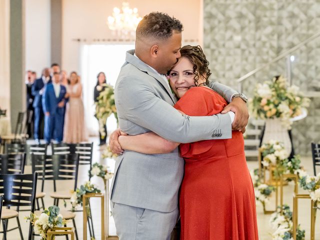 O casamento de Lucas e Victoria em Curitiba, Paraná 44