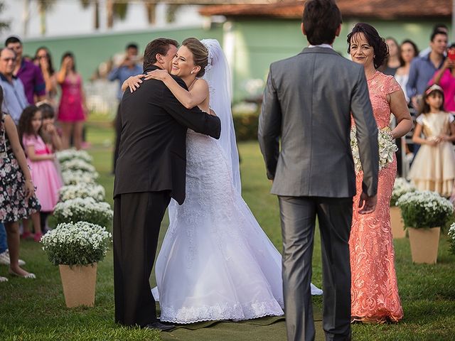 O casamento de Rafael e Carol em Patos de Minas, Minas Gerais 20