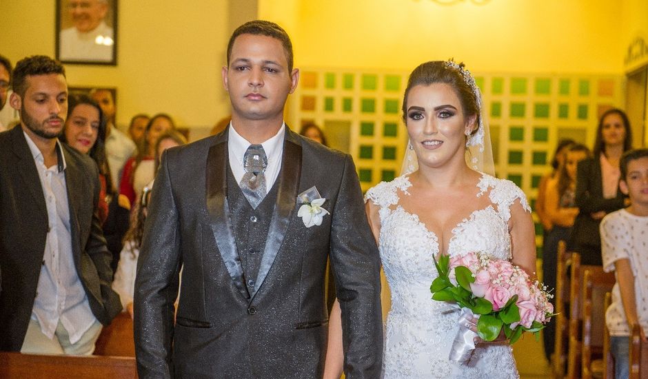 O casamento de Shelton Linquer Naiti Guimarães e Karolyne Camylla Costa Silva Guimarães em Divinópolis, Minas Gerais