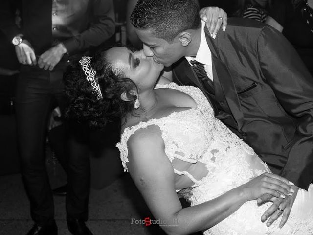 O casamento de Fabiano e Thays  em Belo Horizonte, Minas Gerais 12