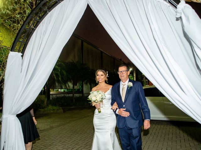 O casamento de Vinícius e Joana em Porto Alegre, Rio Grande do Sul 27