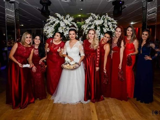 O casamento de Leandro e Larissa em Curitiba, Paraná 32