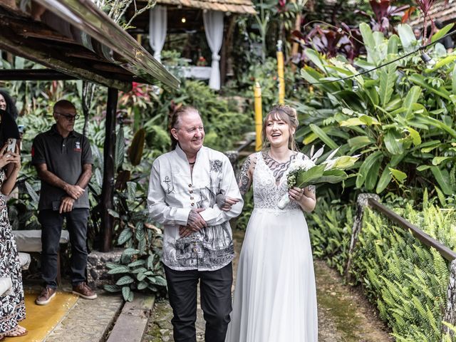 O casamento de Sheena e Vinni em Angra dos Reis, Rio de Janeiro 11