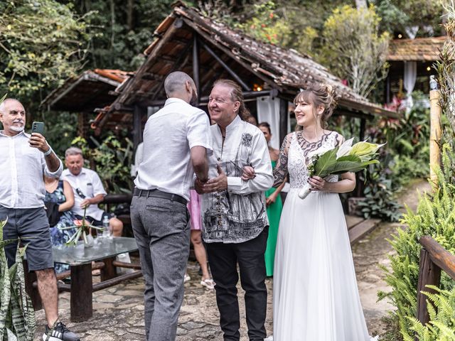 O casamento de Sheena e Vinni em Angra dos Reis, Rio de Janeiro 12