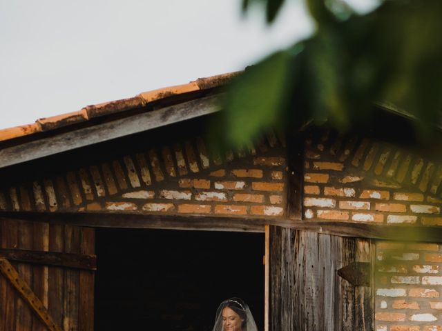 O casamento de Lucas e Larissa em Santo Antônio do Leverger, Mato Grosso 14