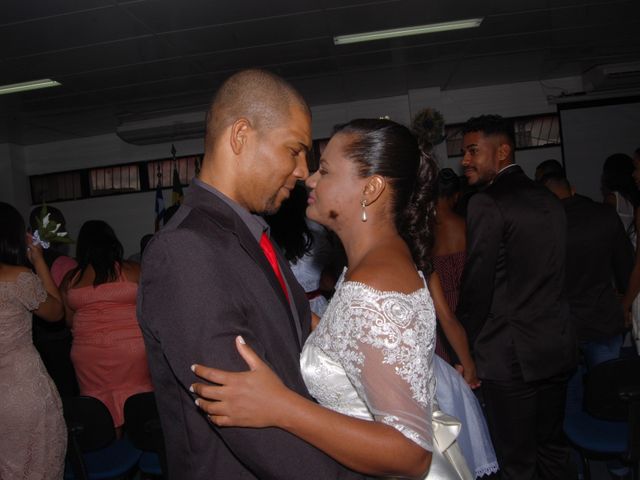 O casamento de Roberto e Elane em Simões Filho, Bahia 32