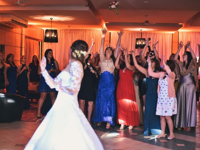 O casamento de Denis e Priscila em Curitiba, Paraná 32