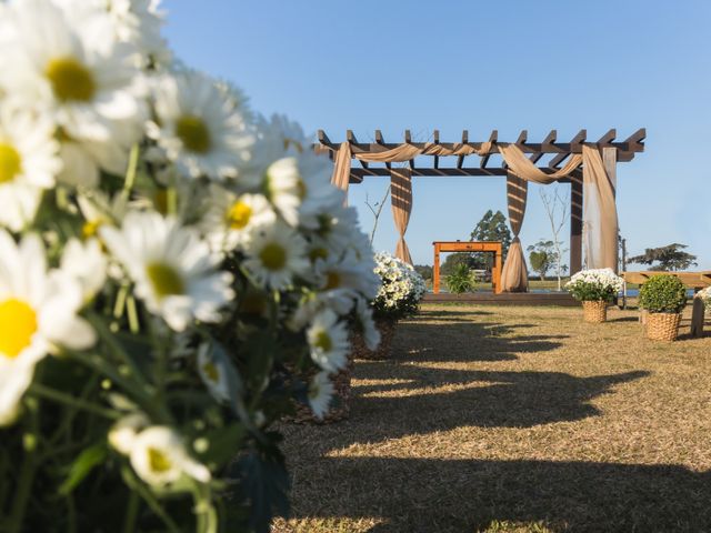 O casamento de Dener e Caliandra  em Balneário Gaivota, Santa Catarina 10