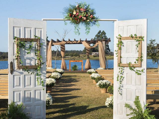 O casamento de Dener e Caliandra  em Balneário Gaivota, Santa Catarina 12