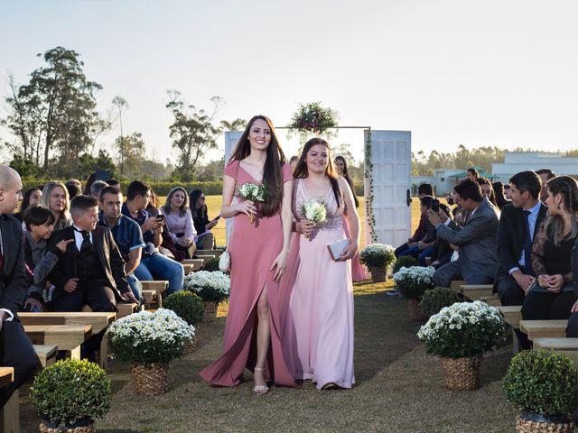 O casamento de Dener e Caliandra  em Balneário Gaivota, Santa Catarina 15
