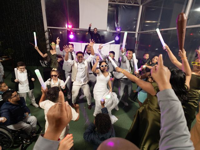 O casamento de Lincon e Emily em Cotia, São Paulo Estado 15