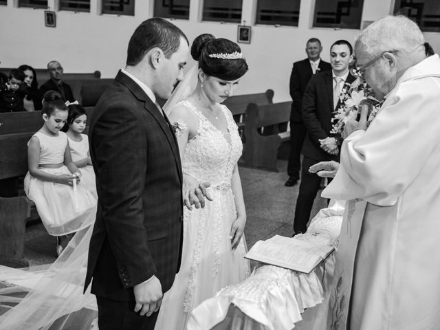 O casamento de Lucas e Carol em Gravataí, Rio Grande do Sul 24