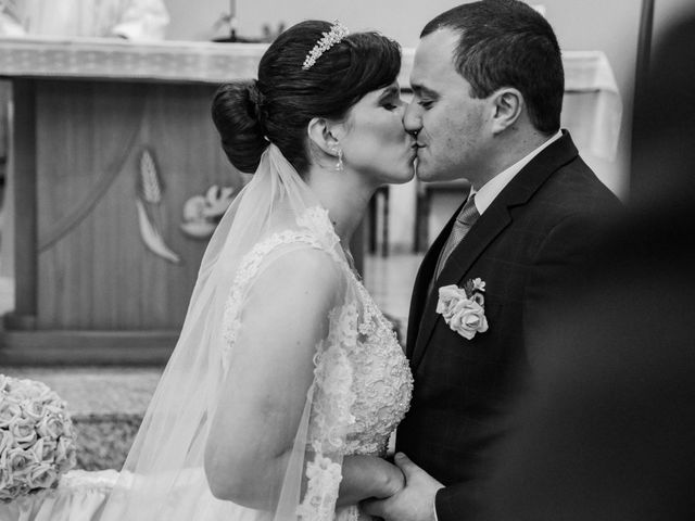 O casamento de Lucas e Carol em Gravataí, Rio Grande do Sul 33