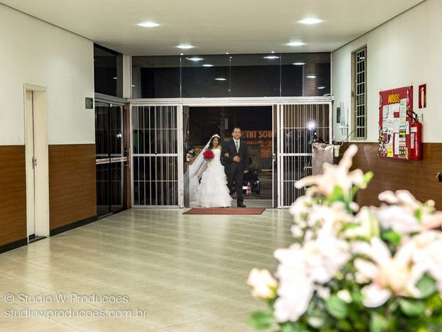 O casamento de Douglas e Regiane em Ribeirão das Neves, Minas Gerais 19