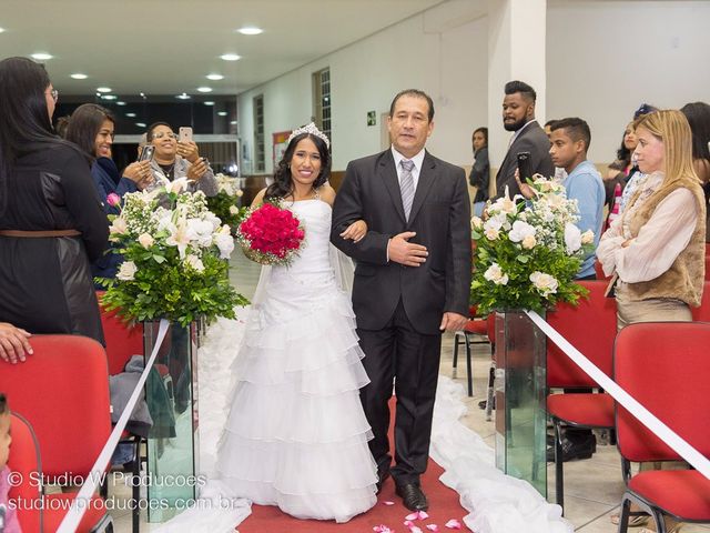 O casamento de Douglas e Regiane em Ribeirão das Neves, Minas Gerais 20