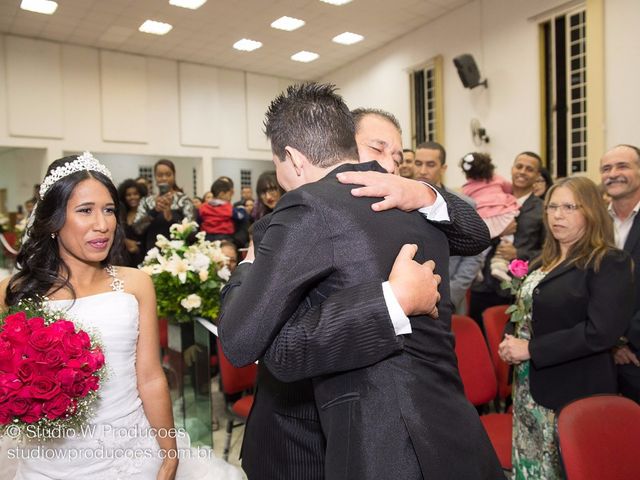 O casamento de Douglas e Regiane em Ribeirão das Neves, Minas Gerais 22