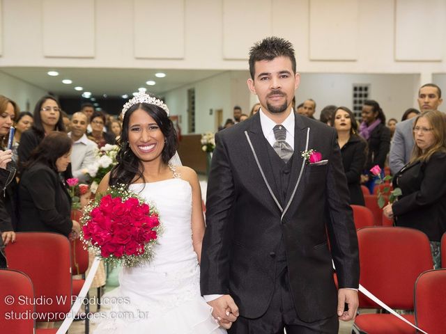 O casamento de Douglas e Regiane em Ribeirão das Neves, Minas Gerais 24