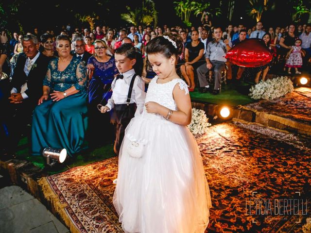 O casamento de Lucas e Larissa em Maringá, Paraná 21