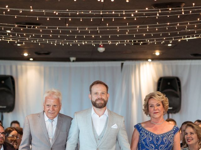 O casamento de Tiago e Caterine em Itajaí, Santa Catarina 19