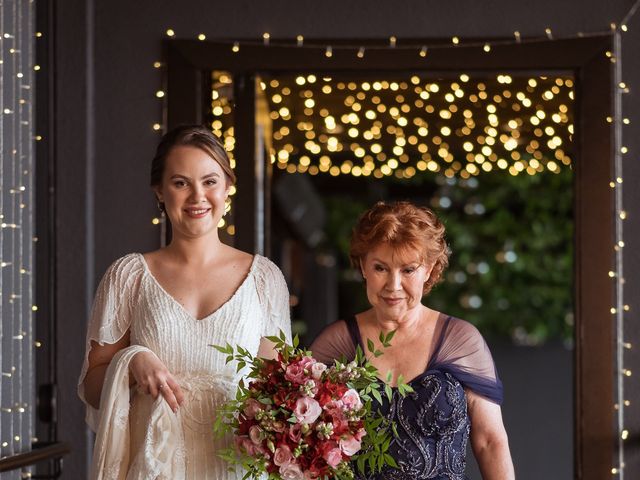 O casamento de Tiago e Caterine em Itajaí, Santa Catarina 24