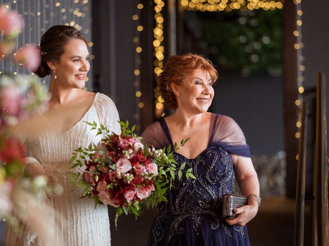 O casamento de Tiago e Caterine em Itajaí, Santa Catarina 25