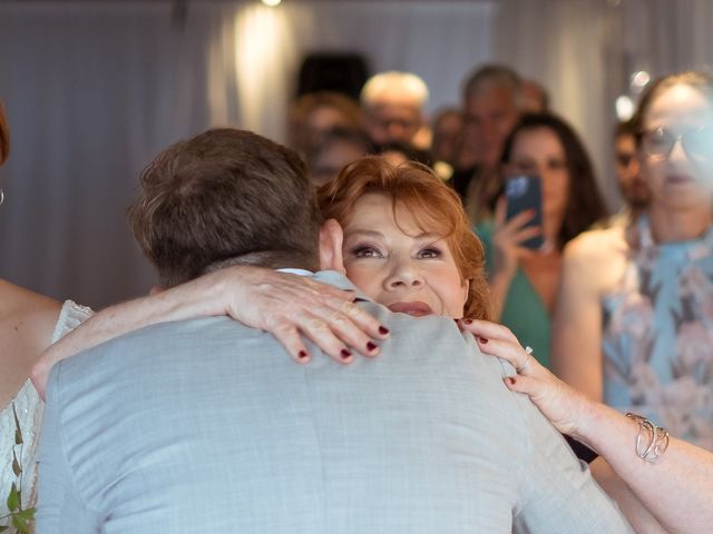 O casamento de Tiago e Caterine em Itajaí, Santa Catarina 28