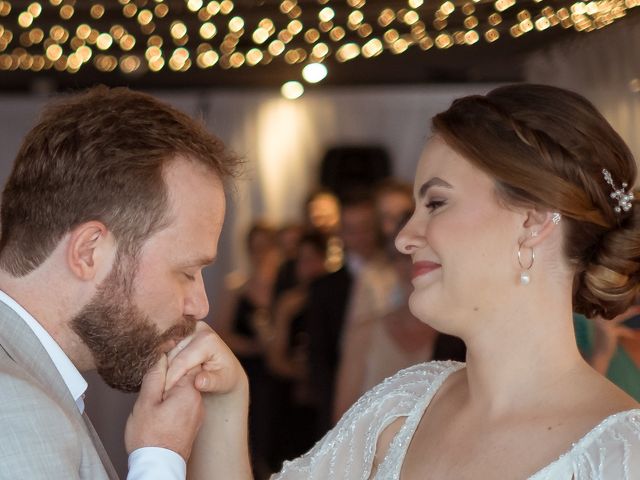 O casamento de Tiago e Caterine em Itajaí, Santa Catarina 29