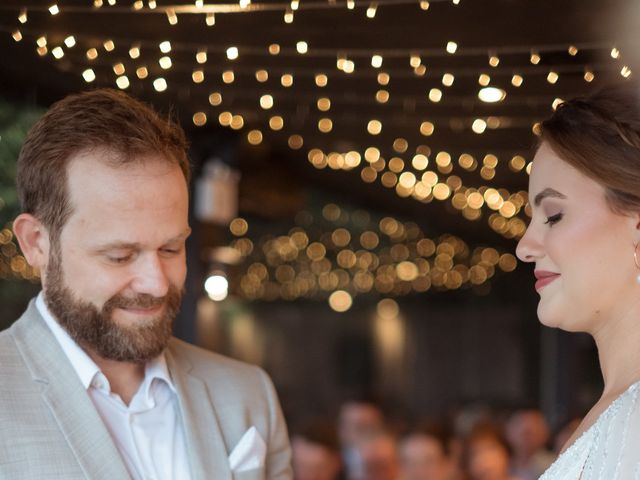 O casamento de Tiago e Caterine em Itajaí, Santa Catarina 44