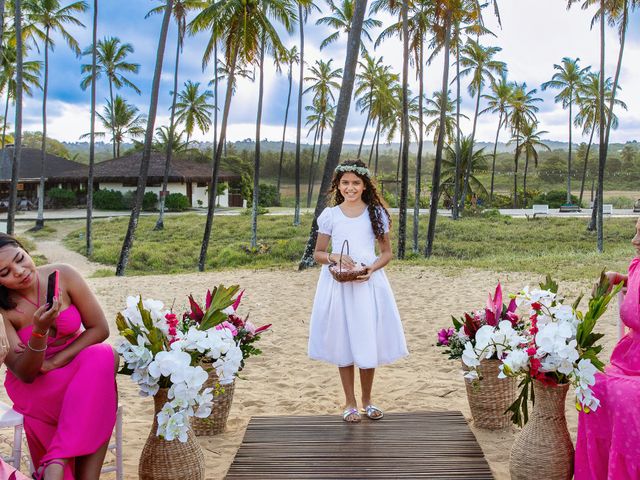 O casamento de Douglas e Helen em Mata de São João, Bahia 7