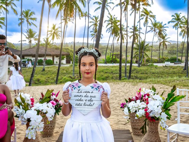 O casamento de Douglas e Helen em Mata de São João, Bahia 8