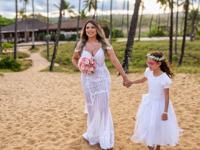 O casamento de Douglas e Helen em Mata de São João, Bahia 10