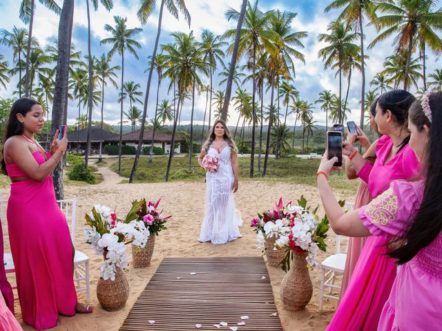 O casamento de Douglas e Helen em Mata de São João, Bahia 11