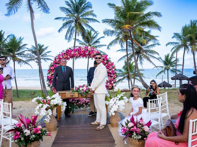 O casamento de Douglas e Helen em Mata de São João, Bahia 12