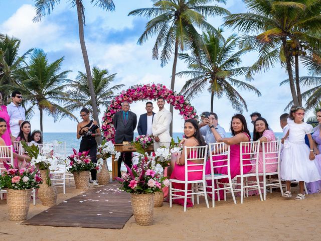 O casamento de Douglas e Helen em Mata de São João, Bahia 13