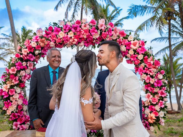 O casamento de Douglas e Helen em Mata de São João, Bahia 15