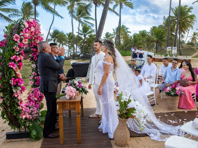 O casamento de Douglas e Helen em Mata de São João, Bahia 17