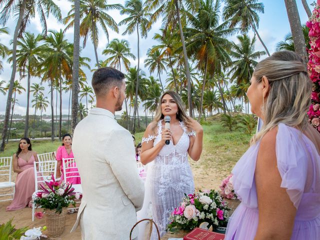 O casamento de Douglas e Helen em Mata de São João, Bahia 27