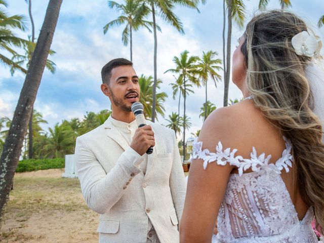 O casamento de Douglas e Helen em Mata de São João, Bahia 28