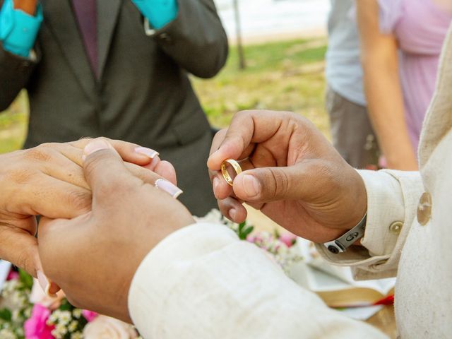 O casamento de Douglas e Helen em Mata de São João, Bahia 30